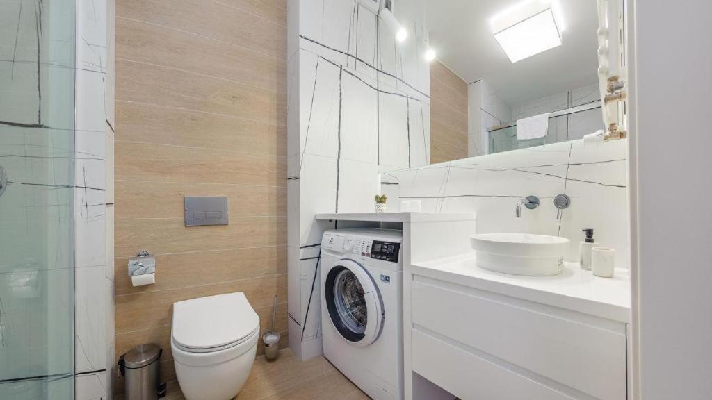 Apartamenty Kasprowicza 20A Klimatyzacja Basen Fintess Sauny Parking Bawialnia Zmywarkataras Wysoki Standard W Pelni Wyposazony Kołobrzeg Exterior foto